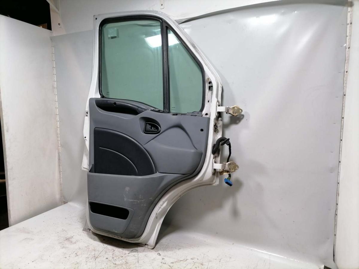 Iveco Daily 4 original T&uuml;r vorn links Wei&szlig; Bj.2007